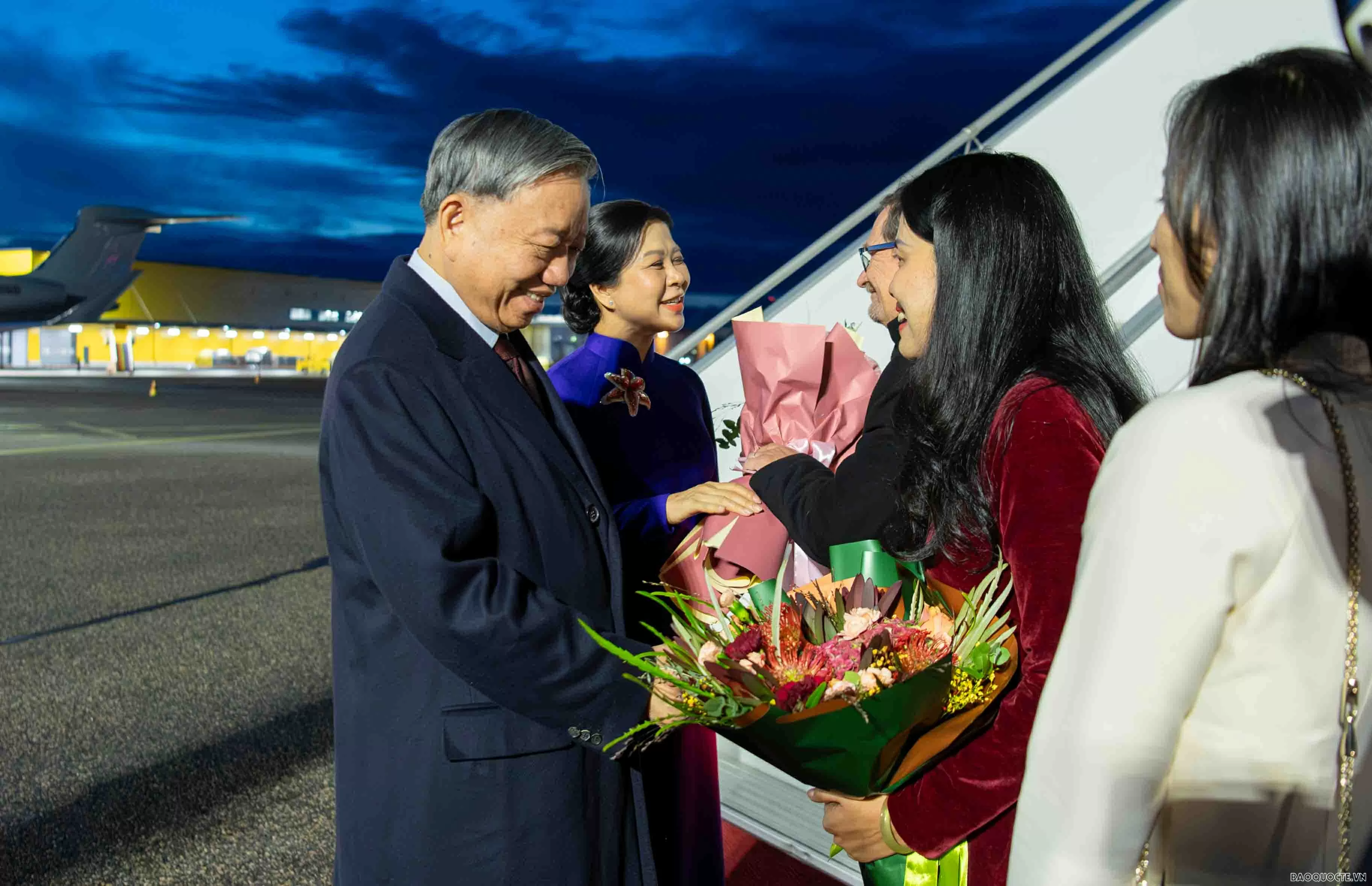 General Secretary To Lam and spouse arrive in Helsinki to begin an official visit to Finland