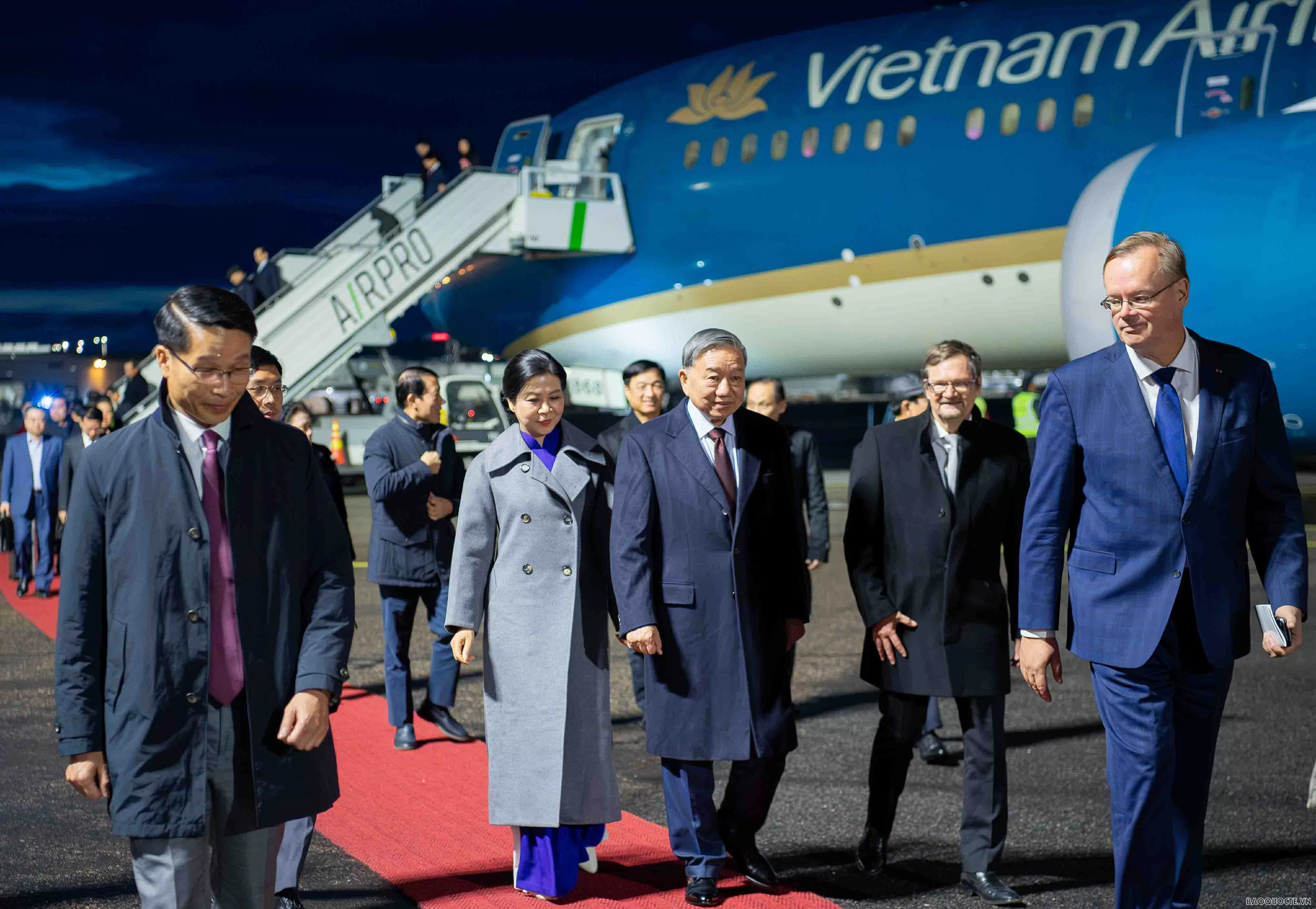 General Secretary To Lam and spouse arrive in Helsinki to begin an official visit to Finland