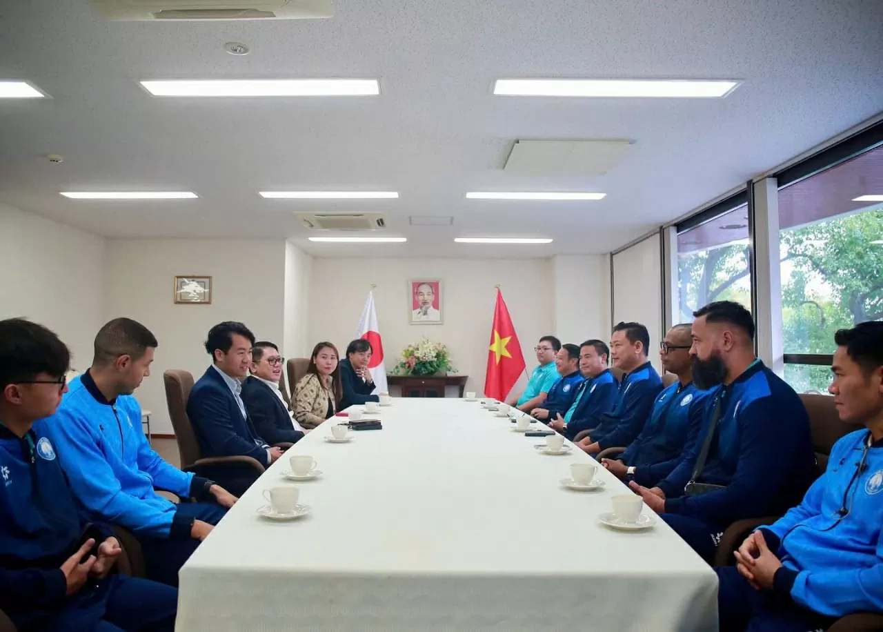 Vietnam Consulate General in Osaka welcomes Nam Dinh Football Club delegation