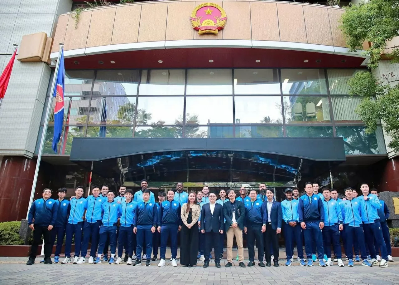 Vietnam Consulate General in Osaka welcomes Nam Dinh Football Club delegation