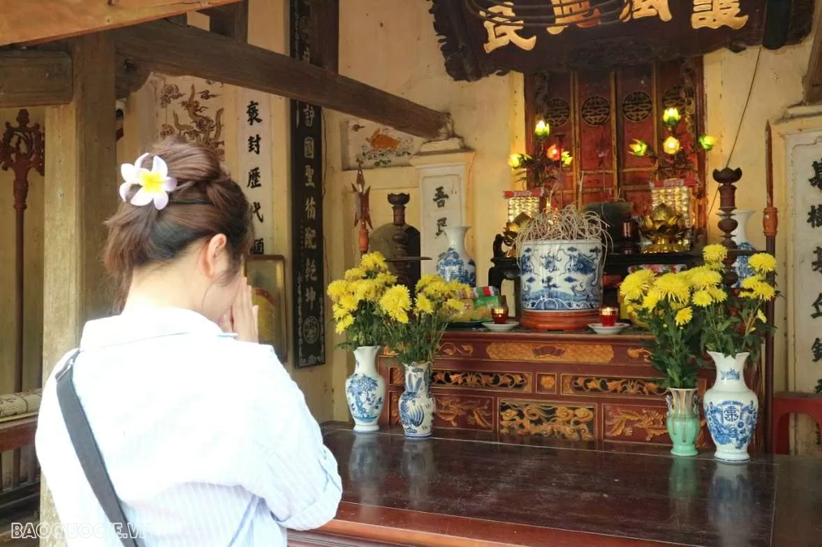 Inlaid dreams - Where tradition glows in modern light