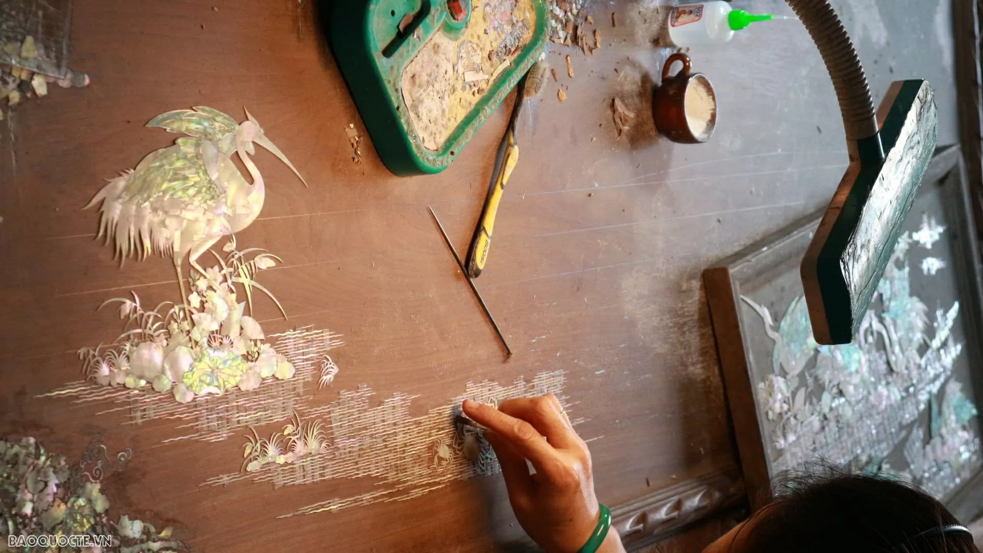 Inlaid dreams - Where tradition glows in modern light