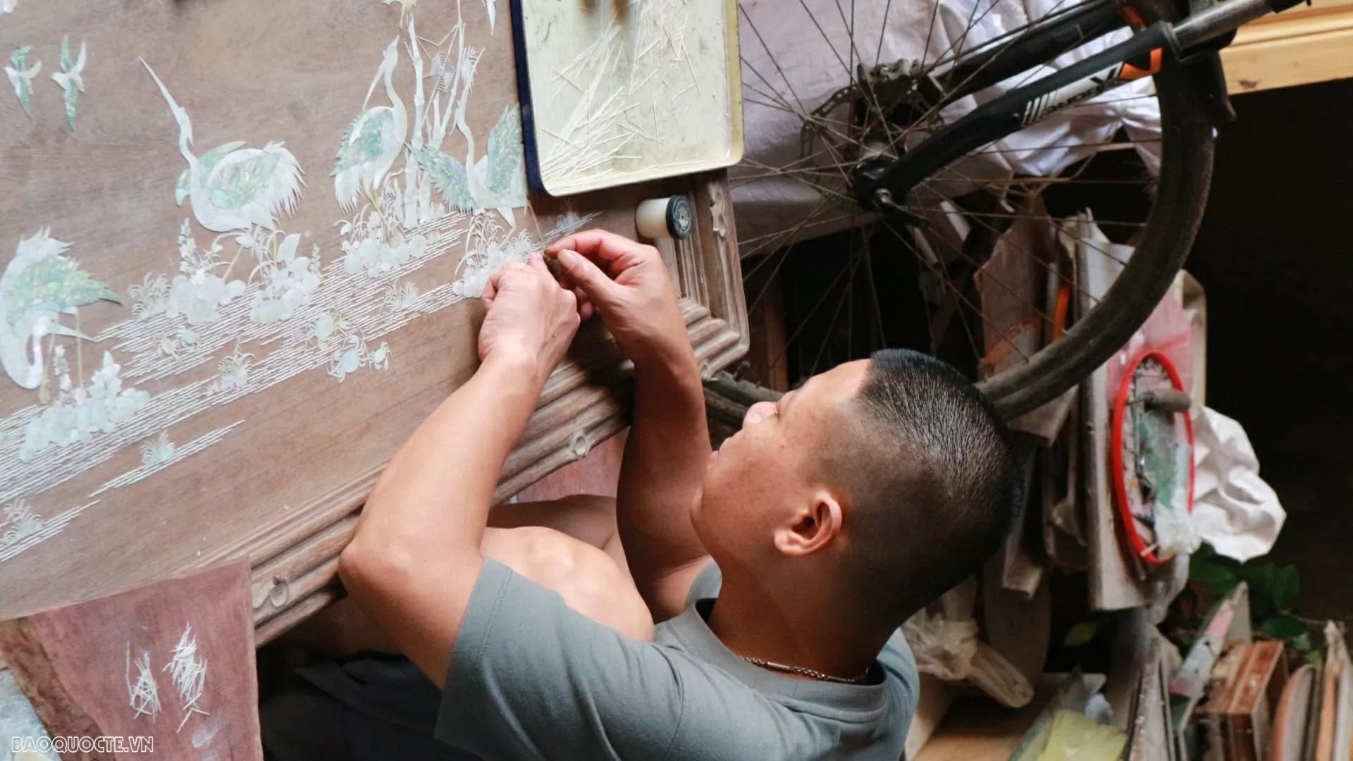 Inlaid dreams - Where tradition glows in modern light