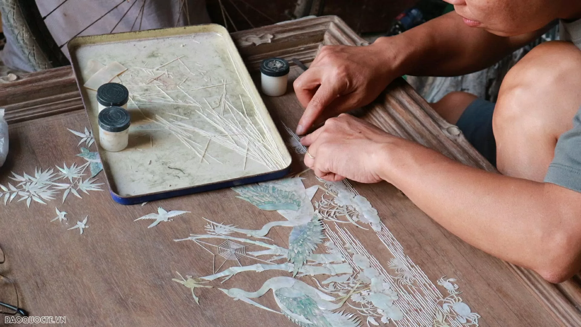 Inlaid dreams - Where tradition glows in modern light