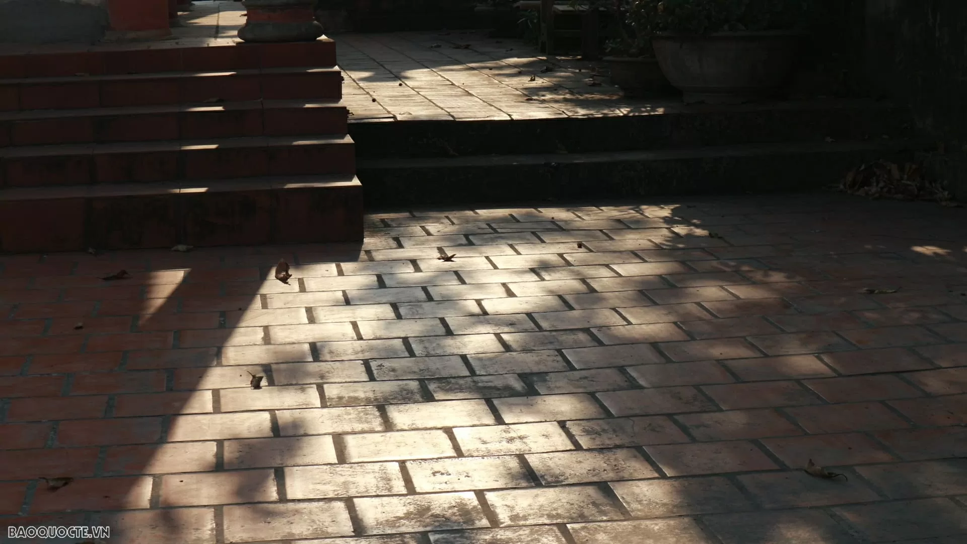 Inlaid dreams - Where tradition glows in modern light