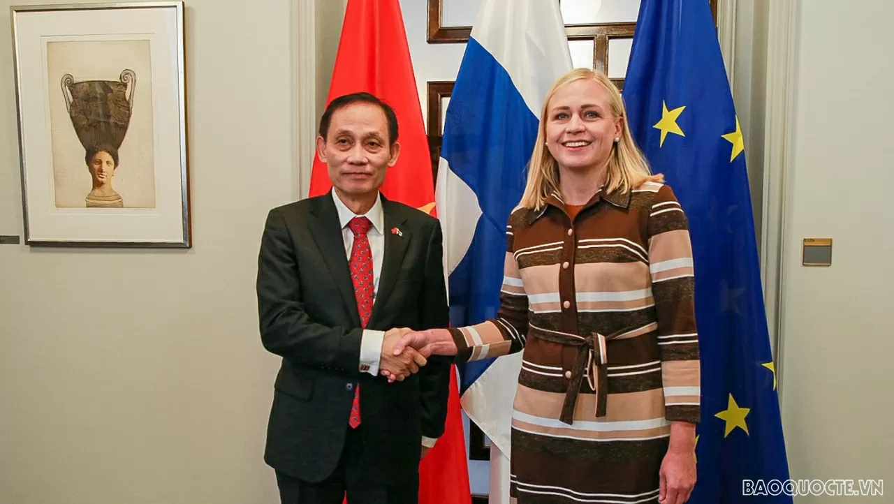 Acting Foreign Minister Le Hoai Trung meets Finnish Foreign Minister Elina Valtonen