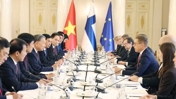 General Secretary To Lam holds talks with Finnish President Alexander Stubb in Helsinki