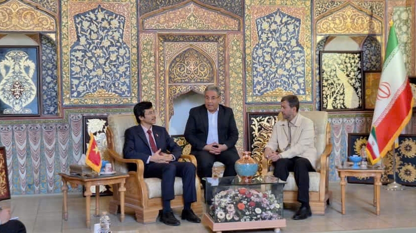 Delegation of Vietnamese Embassy in Iran pays a working visit to Esfahan Province