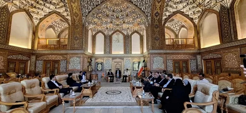 Delegation of Vietnamese Embassy in Iran pays a working visit to Esfahan Province