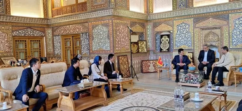 Delegation of Vietnamese Embassy in Iran pays a working visit to Esfahan Province