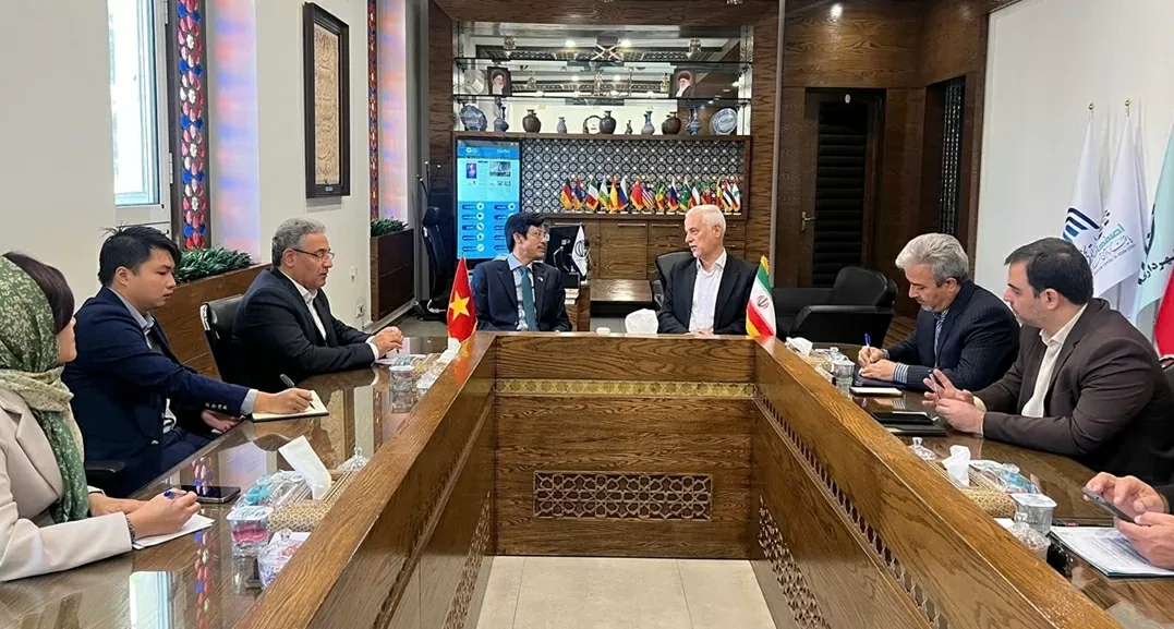 Delegation of Vietnamese Embassy in Iran pays a working visit to Esfahan Province