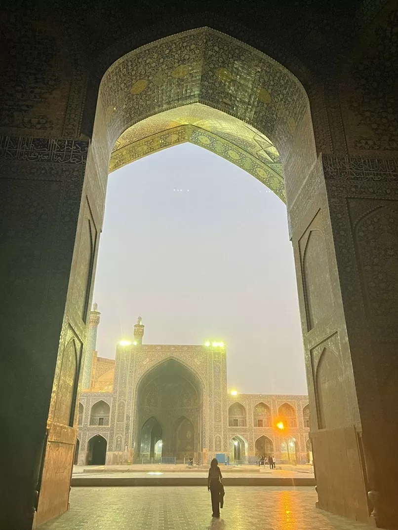 Delegation of Vietnamese Embassy in Iran pays a working visit to Esfahan Province