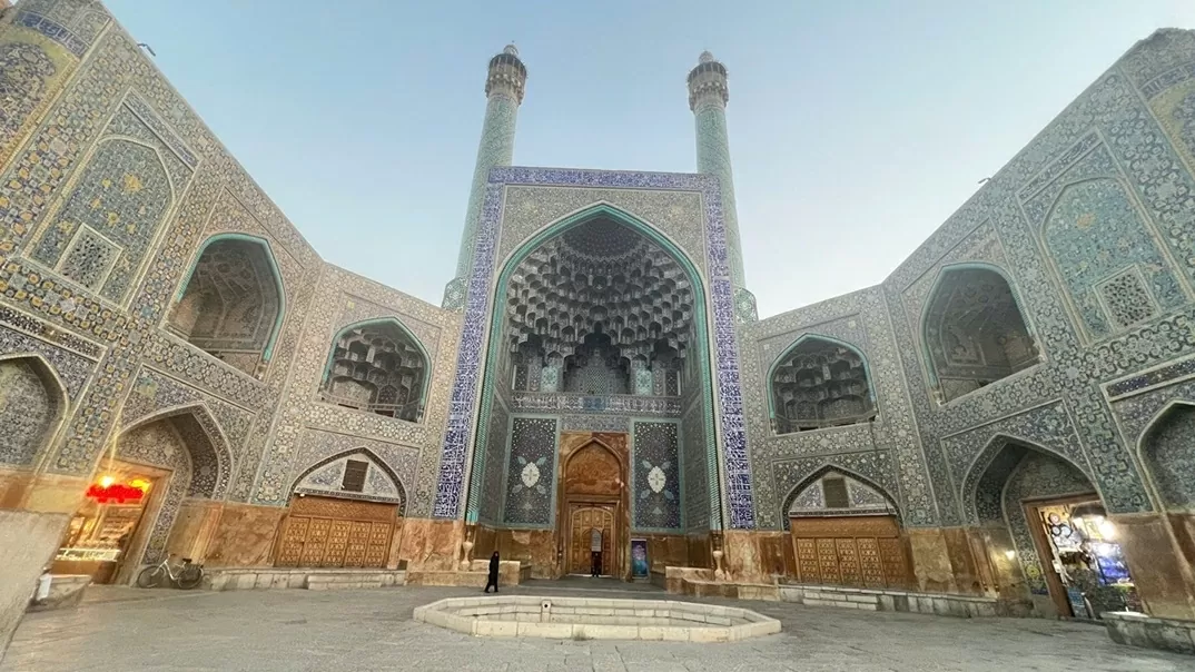 Delegation of Vietnamese Embassy in Iran pays a working visit to Esfahan Province