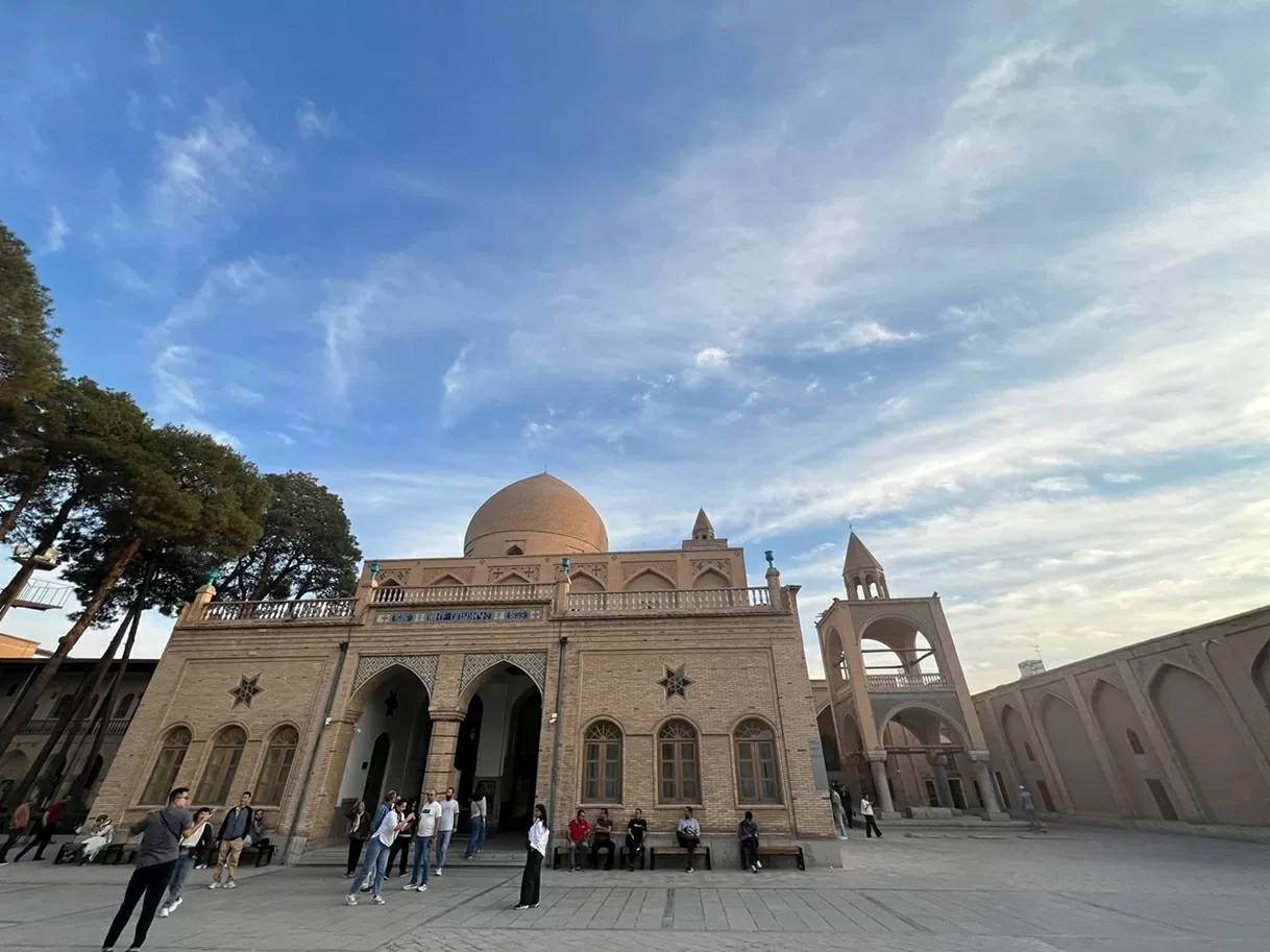 Delegation of Vietnamese Embassy in Iran pays a working visit to Esfahan Province