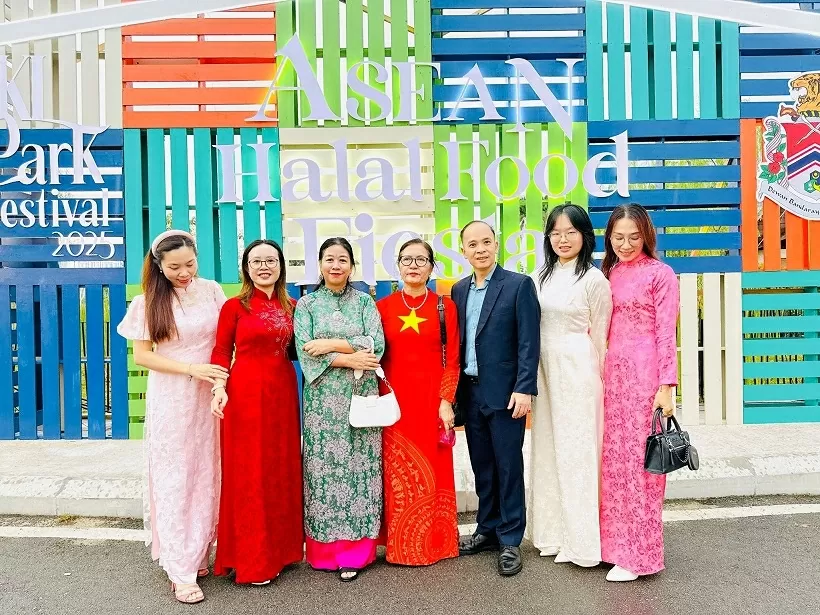 Vietnamese beauty shines at ASEAN Cultural Festival in Malaysia