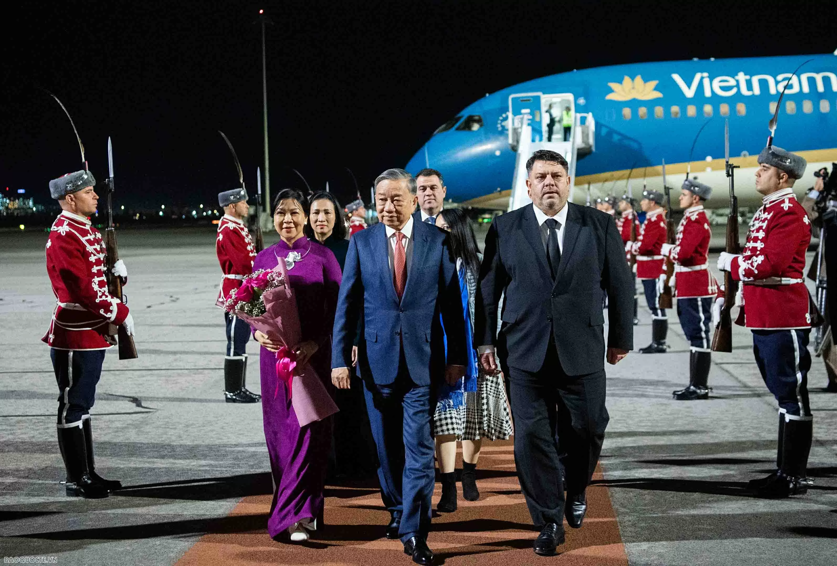 General Secretary To Lam and Spouse arrive in Sofia, beginning official visit to Bulgaria
