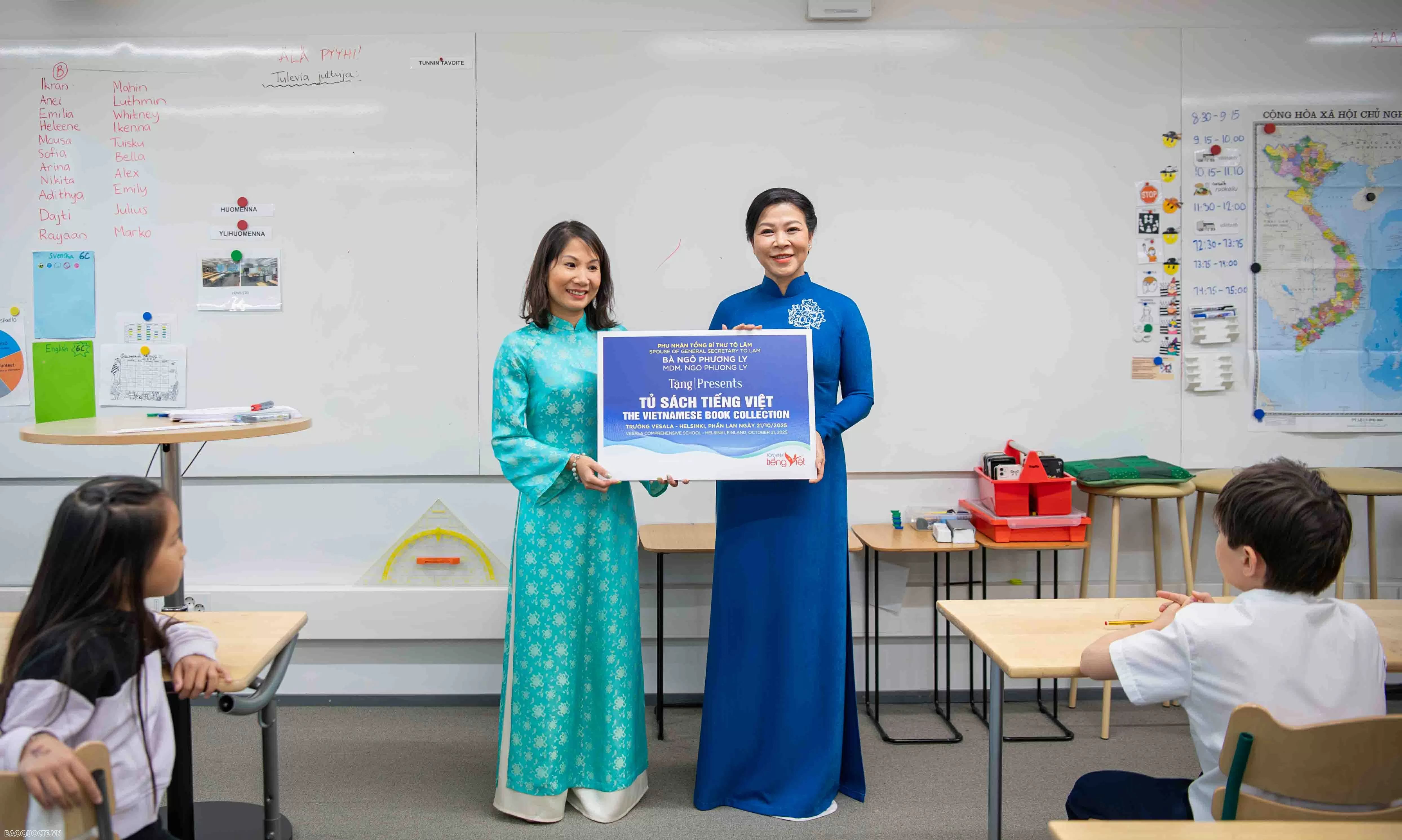 General Secretary's Spouse visits Vietnamese language class in Finland