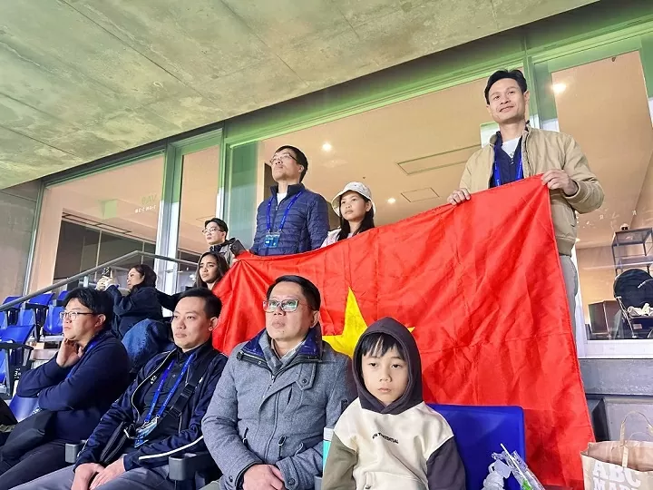 Vietnamese community in Kansai enthusiastically supports Nam Dinh hometown football team
