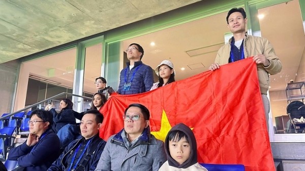 Vietnamese community in Kansai enthusiastically supports Nam Dinh hometown football team