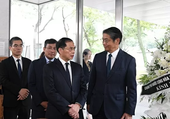Deputy PM Bui Thanh Son pays tribute to former Japanese Prime Minister Murayama Tomiichi