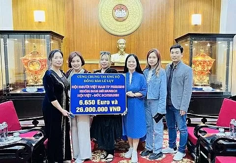 Vietnamese in Southwestern Germany send their hearts home