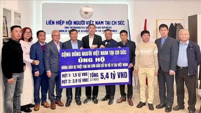 Vietnamese community in Czech donates 5.4 billion VND to support compatriots affected by typhoons