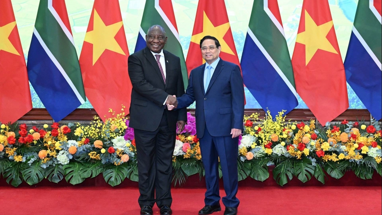 Prime Minister Pham Minh Chinh welcomes South African President Matamela Cyril Ramaphosa