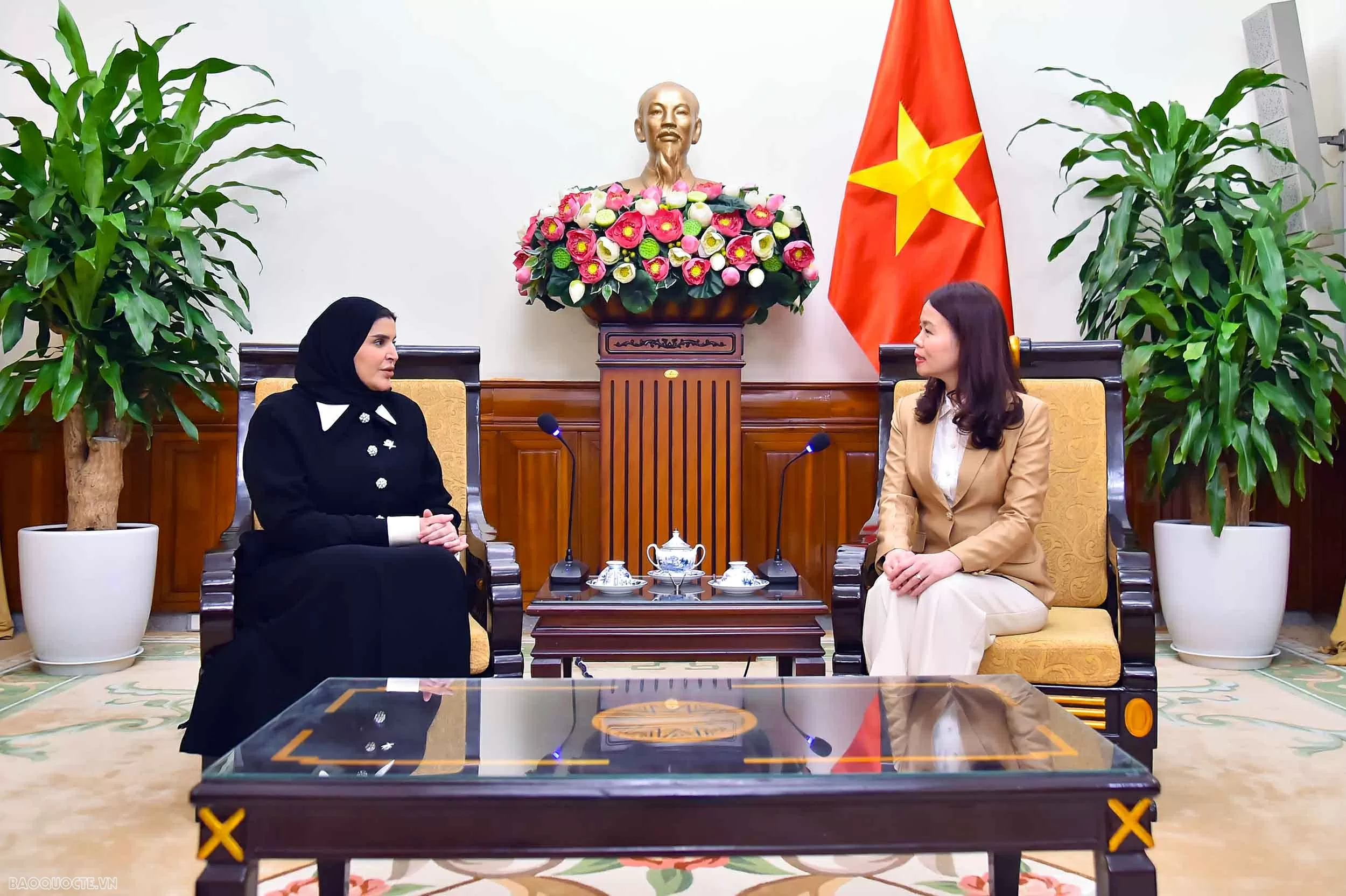 Deputy Foreign Minister Nguyen Minh Hang meets with Qatar's Minister of State for Foreign Affairs