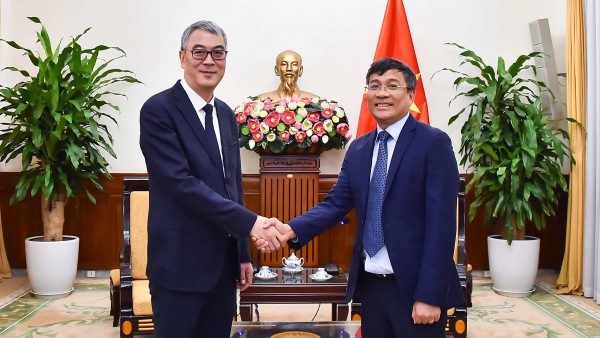 Permanent Deputy FM Nguyen Minh Vu welcomes Chongqing Deputy Mayor Xu Jian