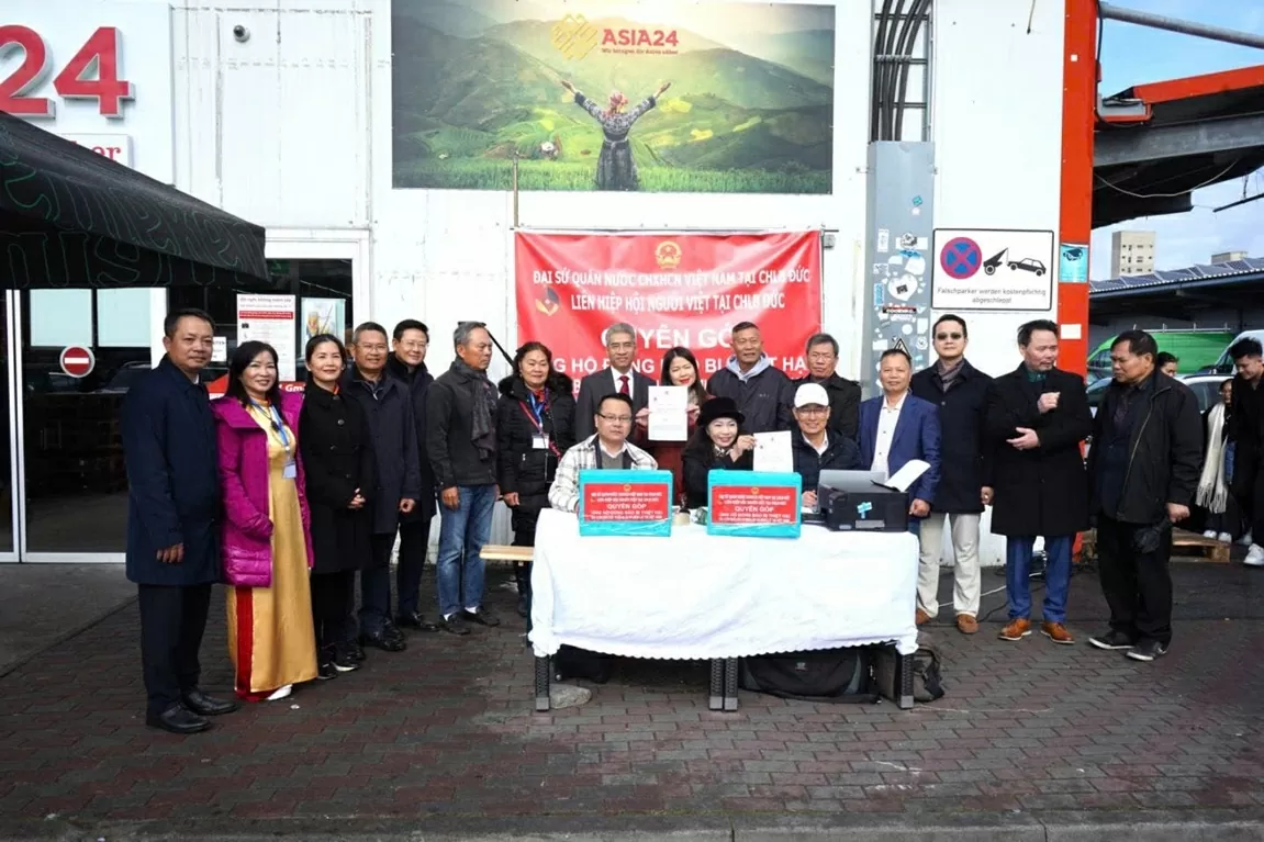 Vietnamese Embassy and Vietnamese community in Germany send 3.7 billion VND to support flood-affected compatriots