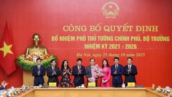 Le Hoai Trung appointed Minister of Foreign Affairs after National Assembly approval