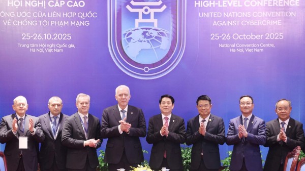 President Luong Cuong receives Russian Prosecutor General A.V. Gutsan