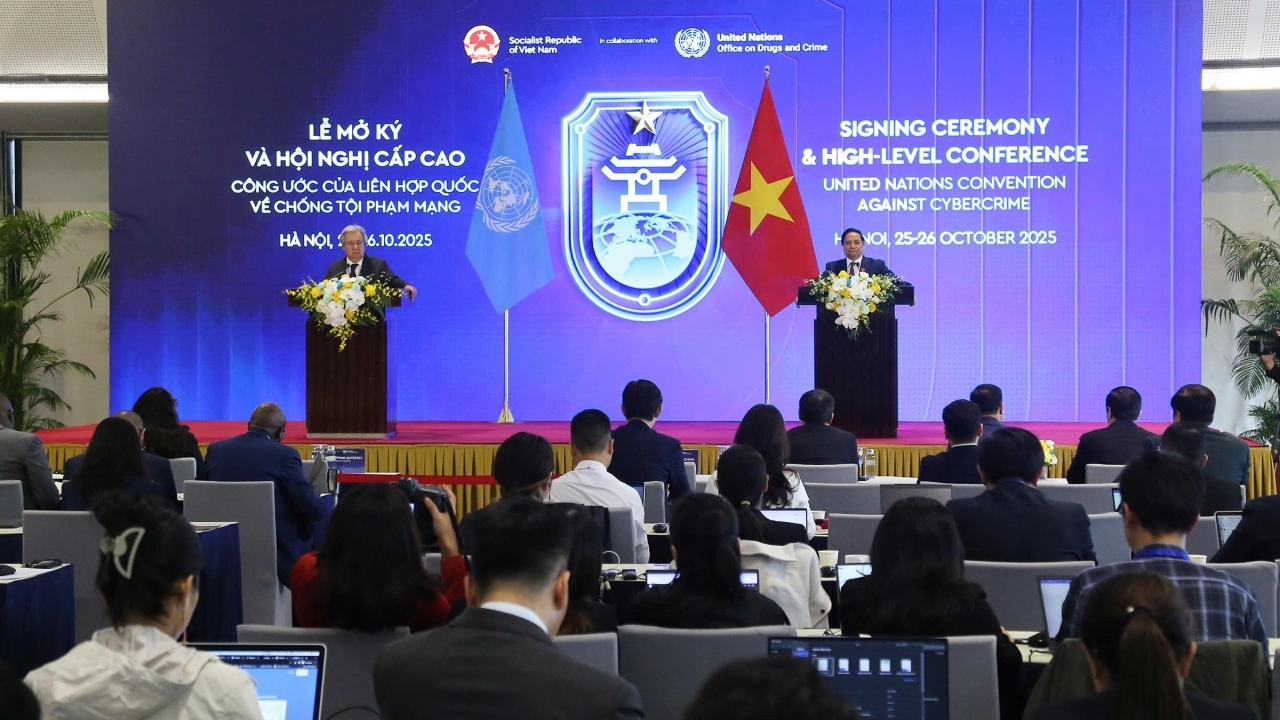 Prime Minister Pham Minh Chinh, UN Secretary-General meet the press on Hanoi Convention Signing Ceremony