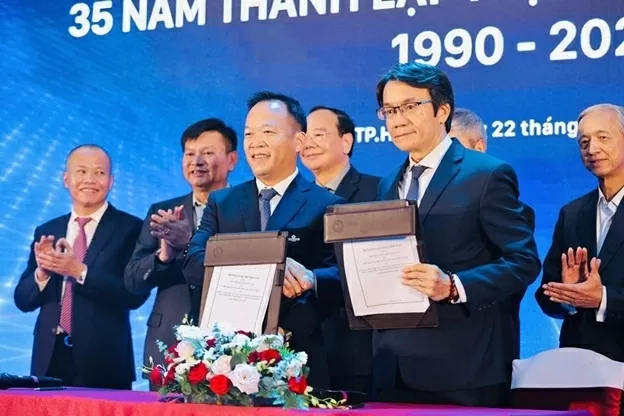 MOU signing ceremony between the Vietnam Plastics Association and the Vietnam Waste Recycling Association MOU signing ceremony between the Vietnam Plastics Association and the Vietnam Waste Recycling Association