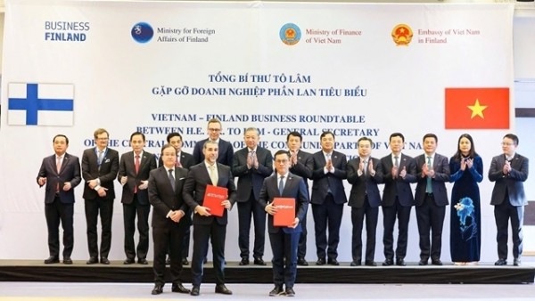 General Secretary To Lam witnesses Vietjet’s signing of global aviation workforce development agreement in Finland