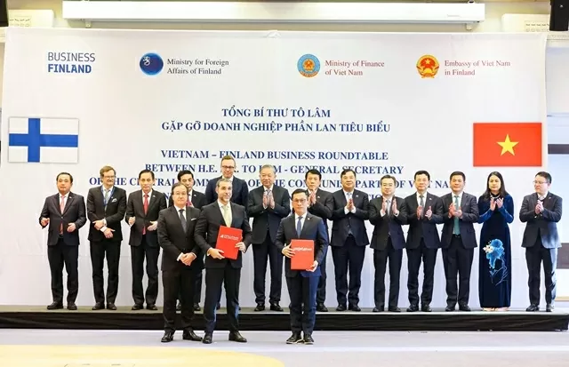 General Secretary To Lam witnesses Vietjet’s signing of global aviation workforce development agreement in Finland