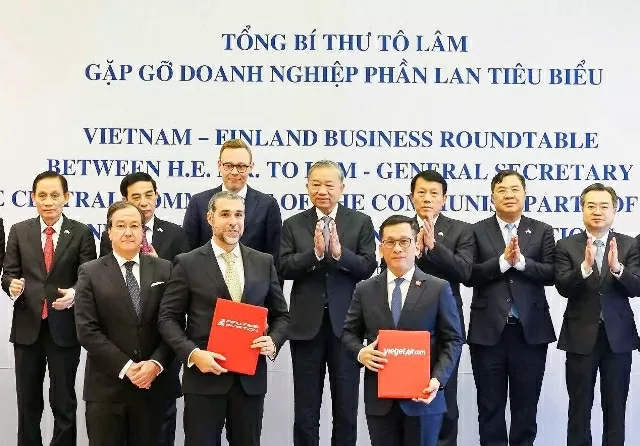 General Secretary To Lam witnesses Vietjet’s signing of global aviation workforce development agreement in Finland