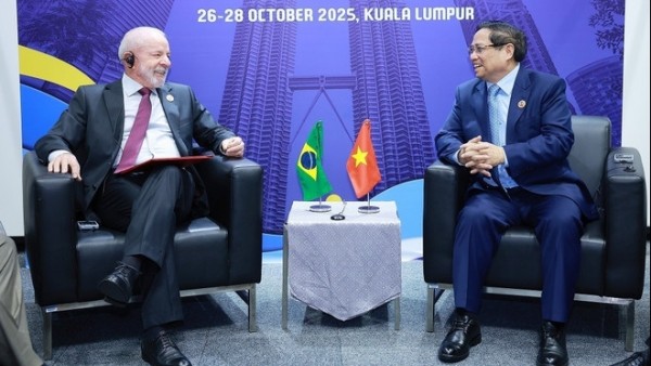 Vietnamese PM Pham Minh Chinh meets with Cambodian, Canadian, Brazilian leaders on sidelines of 47th ASEAN Summit