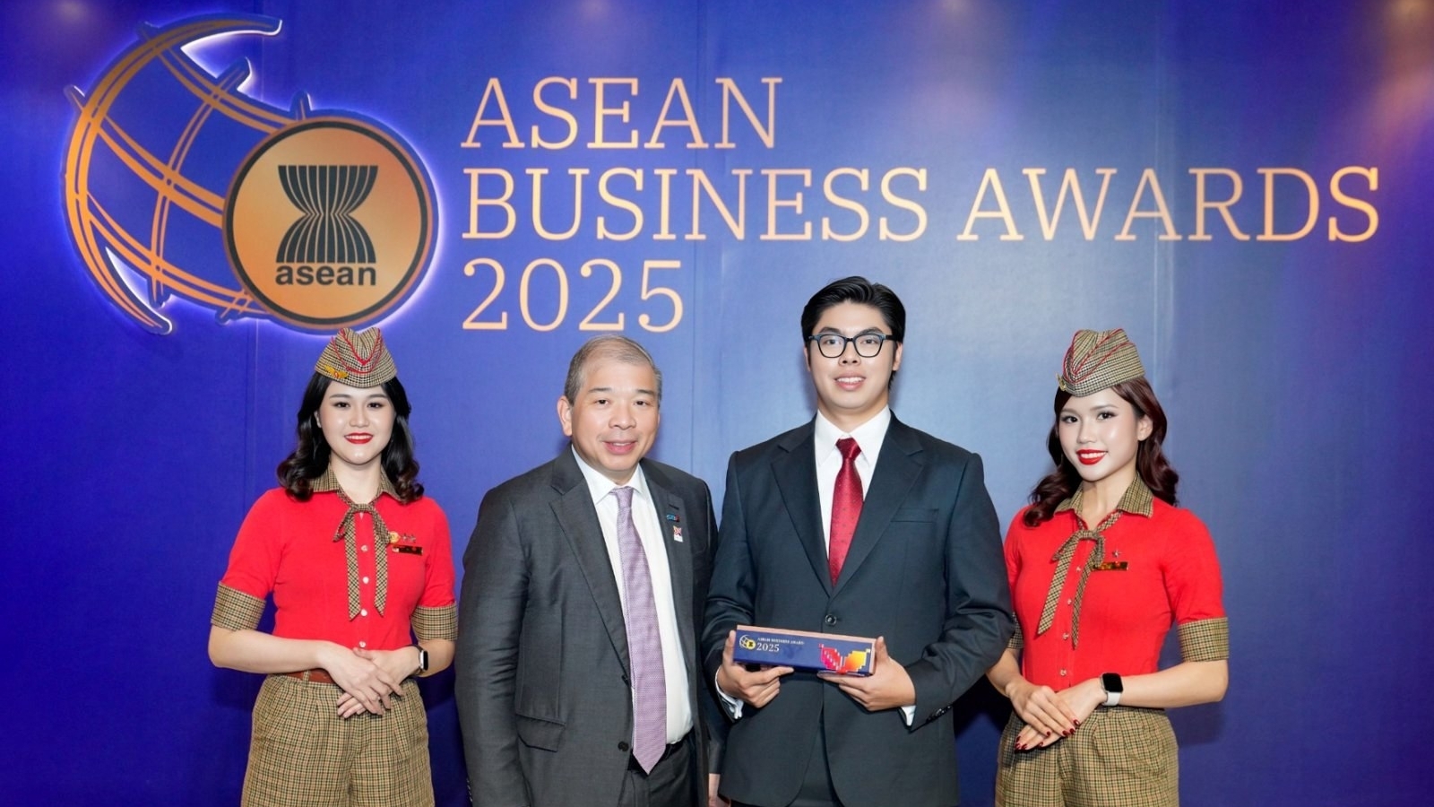 Vietjet honored at the ASEAN Business Awards 2025, affirming its leading position in regional aviation