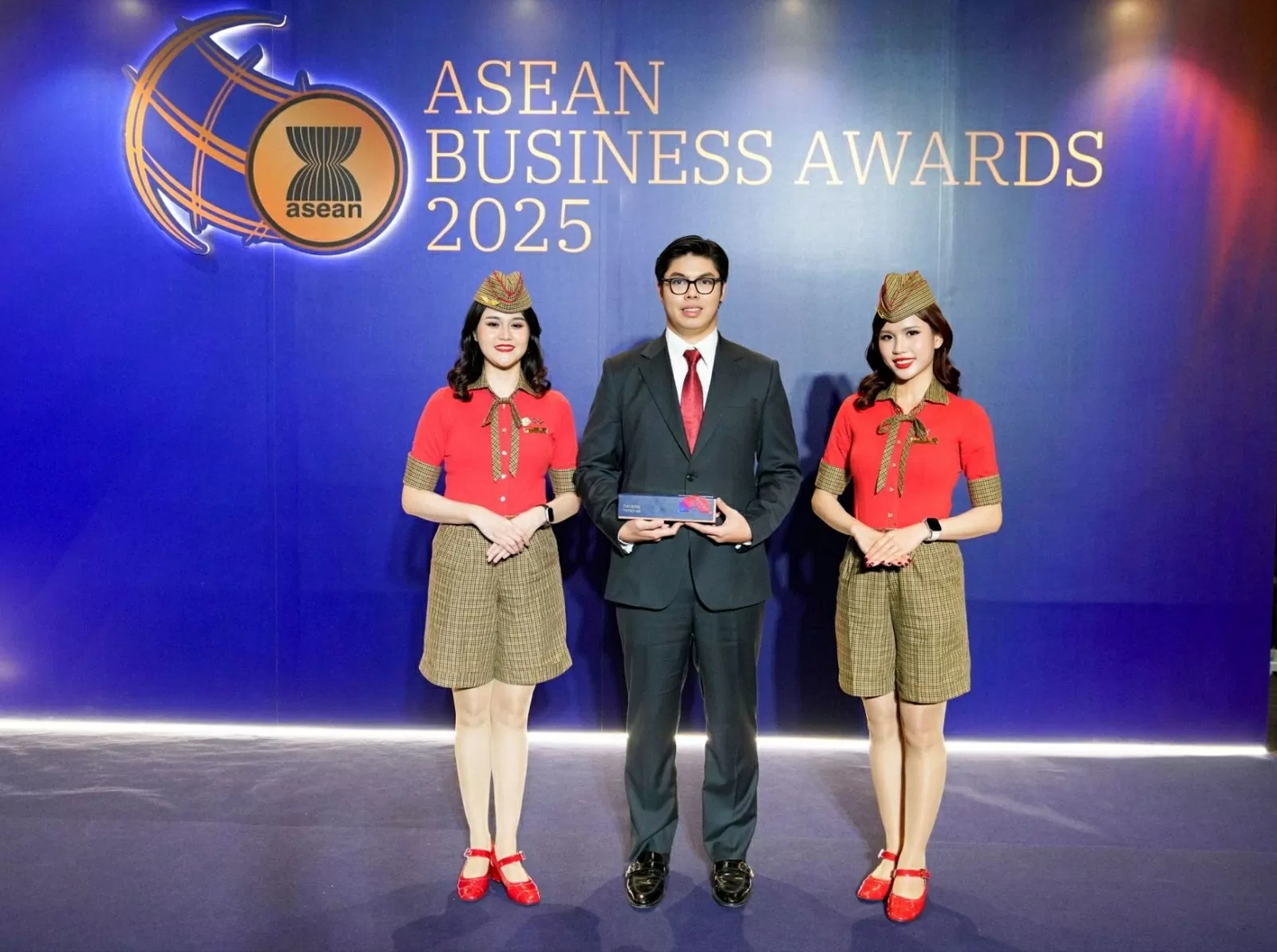 Vietjet honored at the ASEAN Business Awards 2025, affirming its leading position in regional aviation
