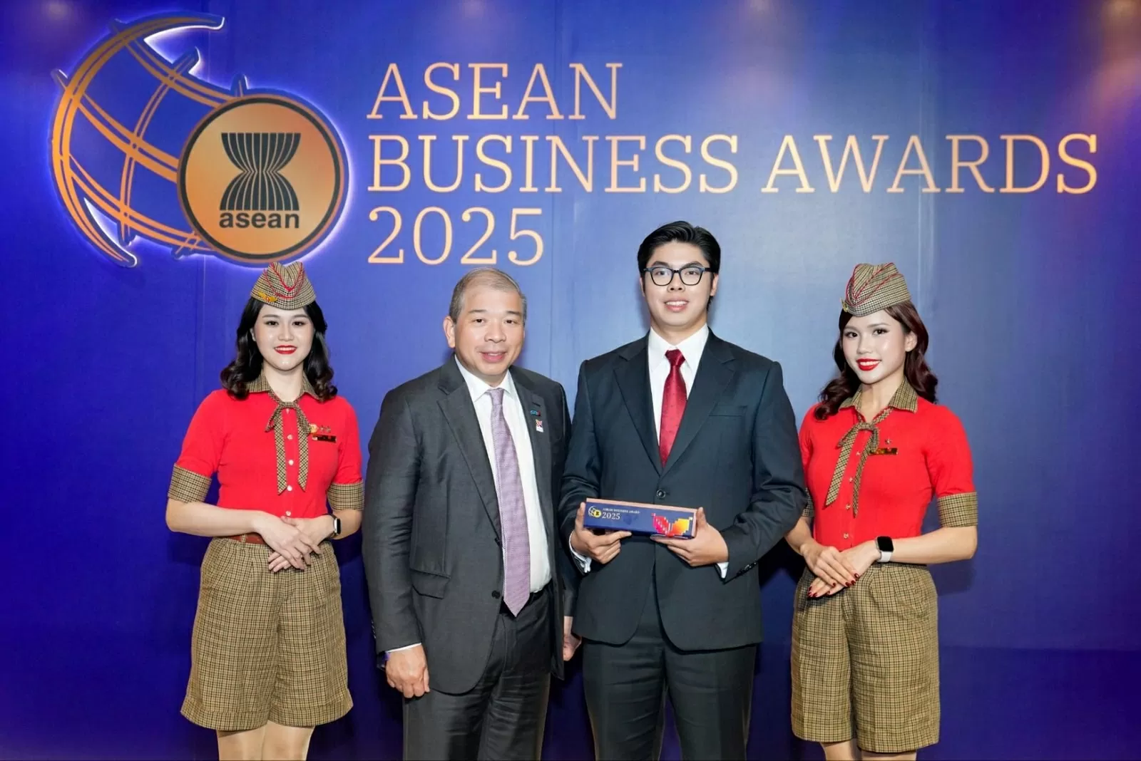 Vietjet honored at the ASEAN Business Awards 2025, affirming its leading position in regional aviation