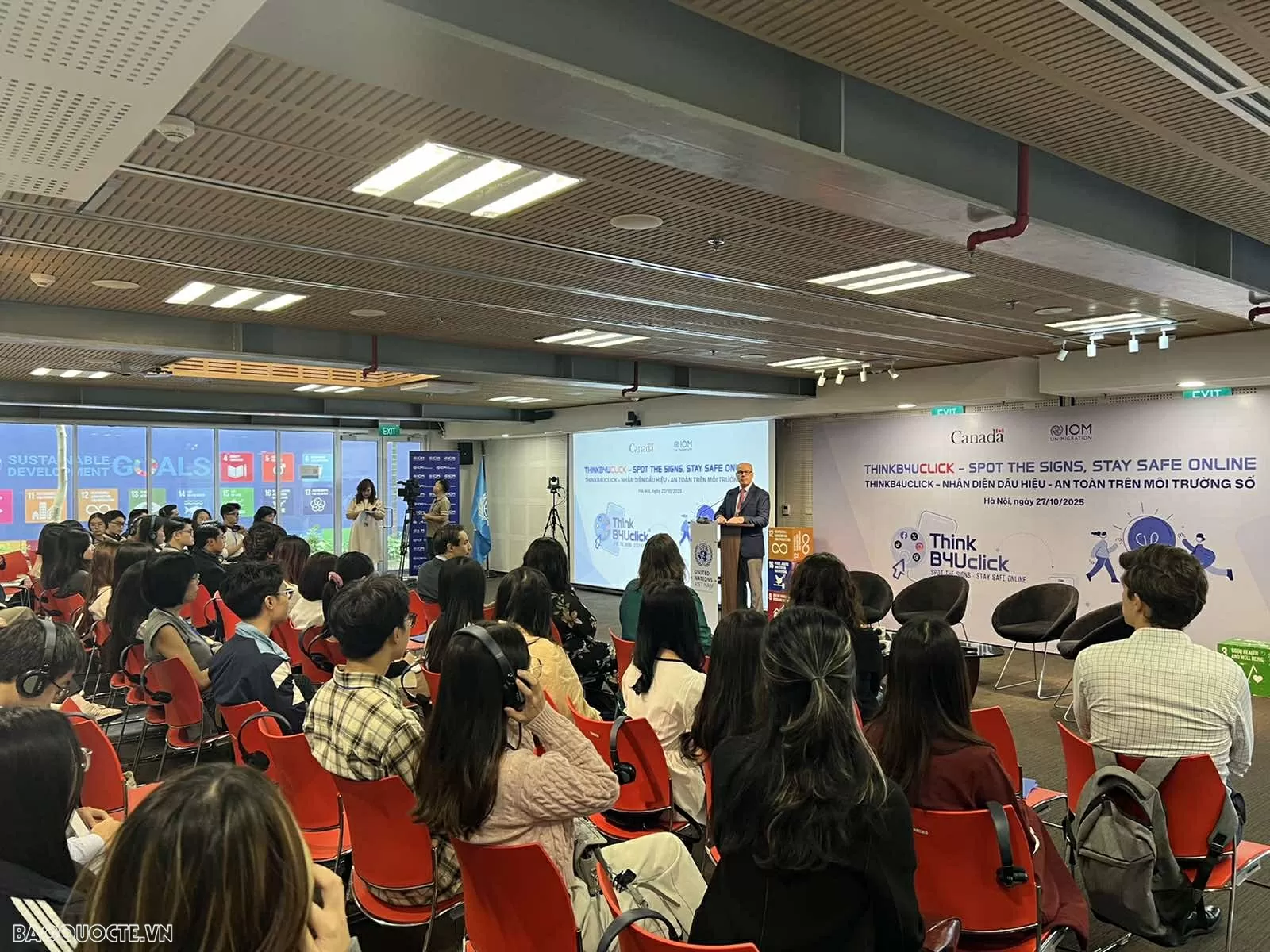 ThinkB4UClick - Training empowers Vietnamese youth with digital literacy to promote safer migration ThinkB4UClick - Training empowers Vietnamese youth with digital literacy to promote safer migration