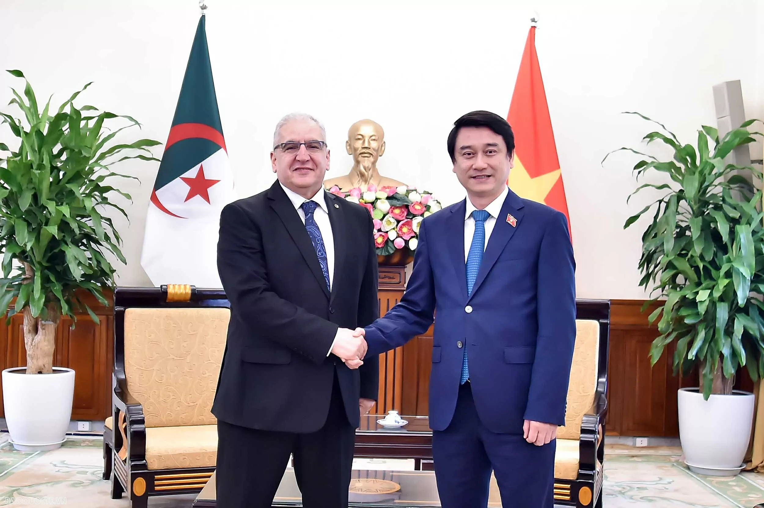 Prime Minister Pham Minh Chinh's visit to Algeria: 'Keeping the flame' of tradition, looking toward the future Prime Minister Pham Minh Chinh's visit to Algeria: 'Keeping the flame' of tradition, looking toward the future