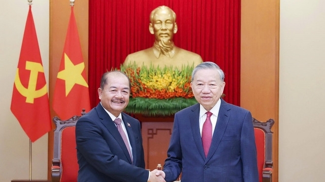 General Secretary To Lam welcomes LPRP Politburo member and Deputy PM Kikeo Khaykhamphithoune