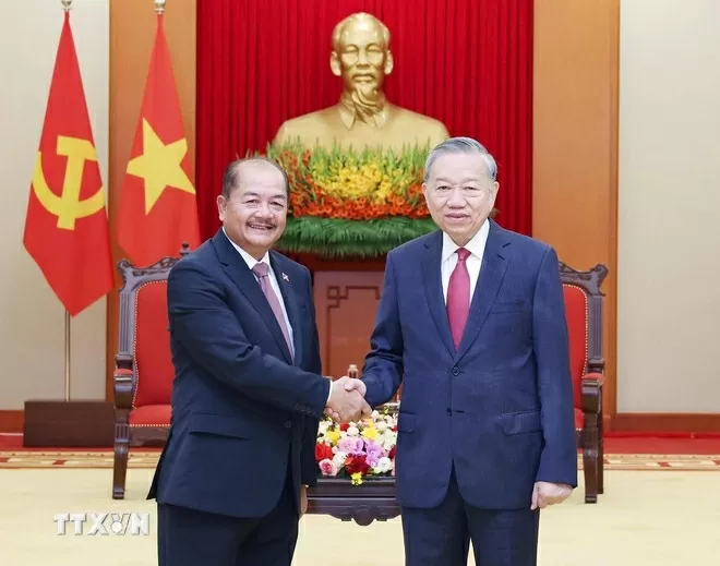 General Secretary To Lam welcomes LPRP Politburo member and Deputy PM Kikeo Khaykhamphithoune