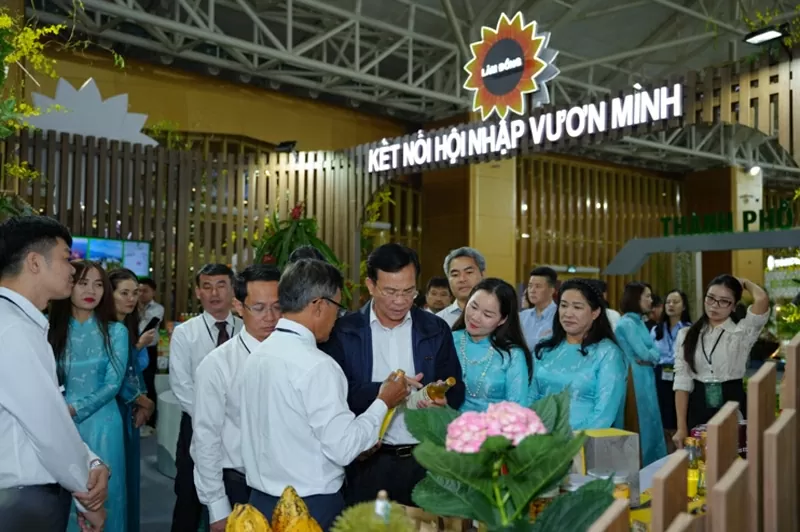 Lam Dong attracts thousands of visitors at the Autumn Fair 2025