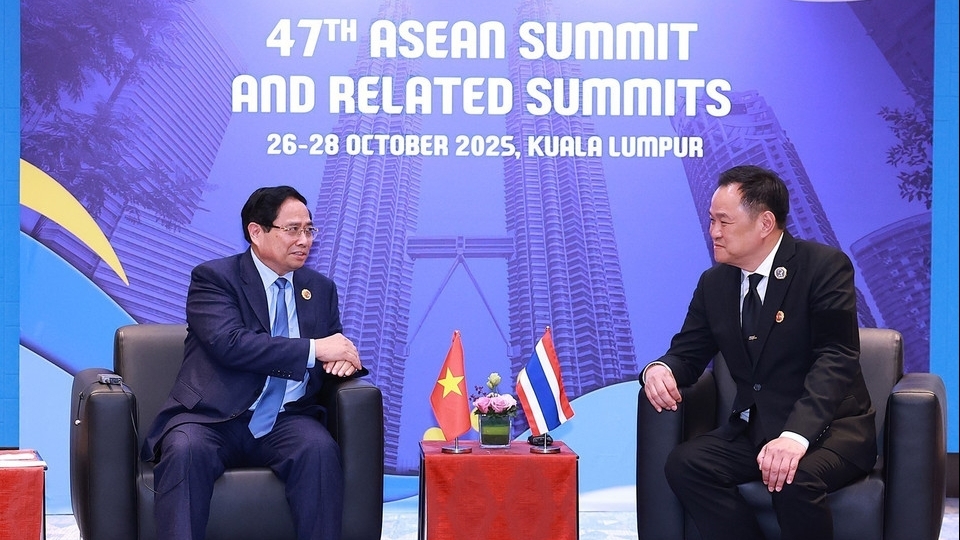 47th ASEAN Summit: Prime Minister Pham Minh Chinh meets Thai Prime Minister Anutin Charnvirakul