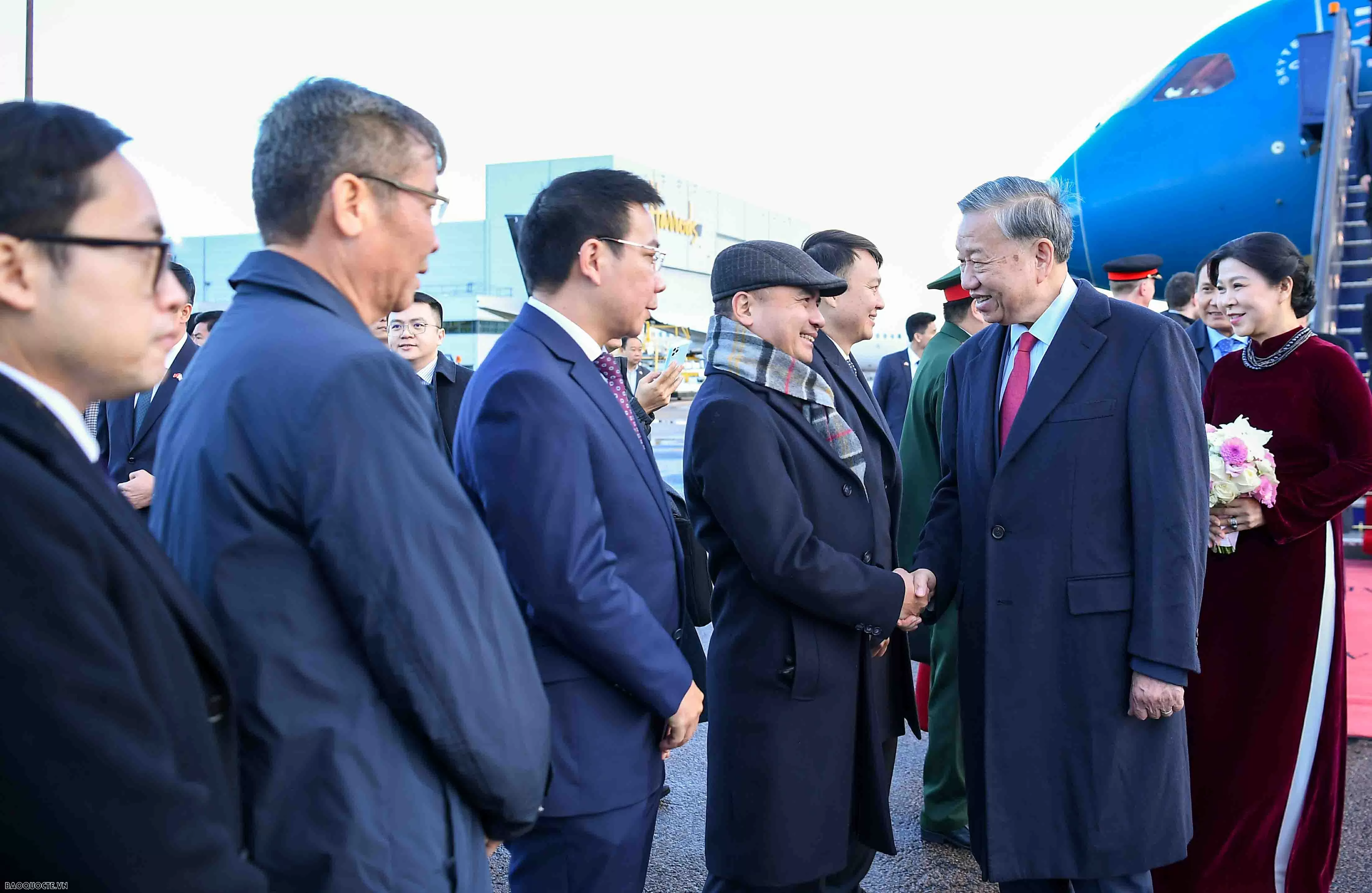 General Secretary To Lam and spouse arrive in London, beginning official visit to the UK