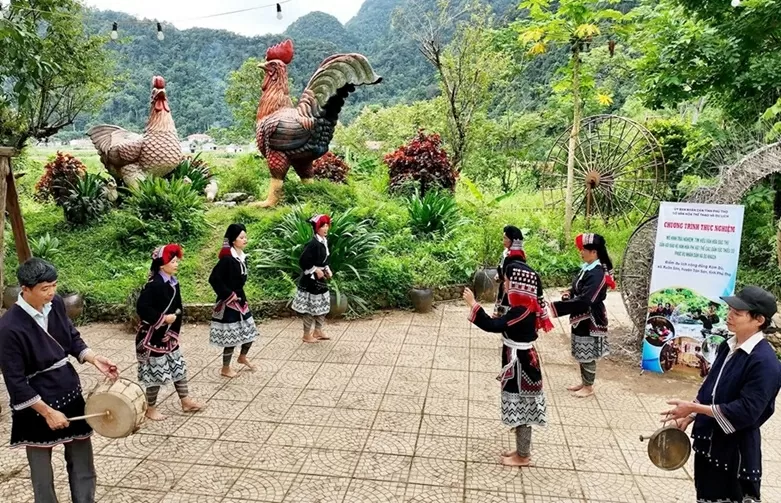 Integrating OCOP with Tourism: A Creative Path to build Phu Tho's brand on the tourism map Integrating OCOP with Tourism: A Creative Path to build Phu Tho's brand on the tourism map
