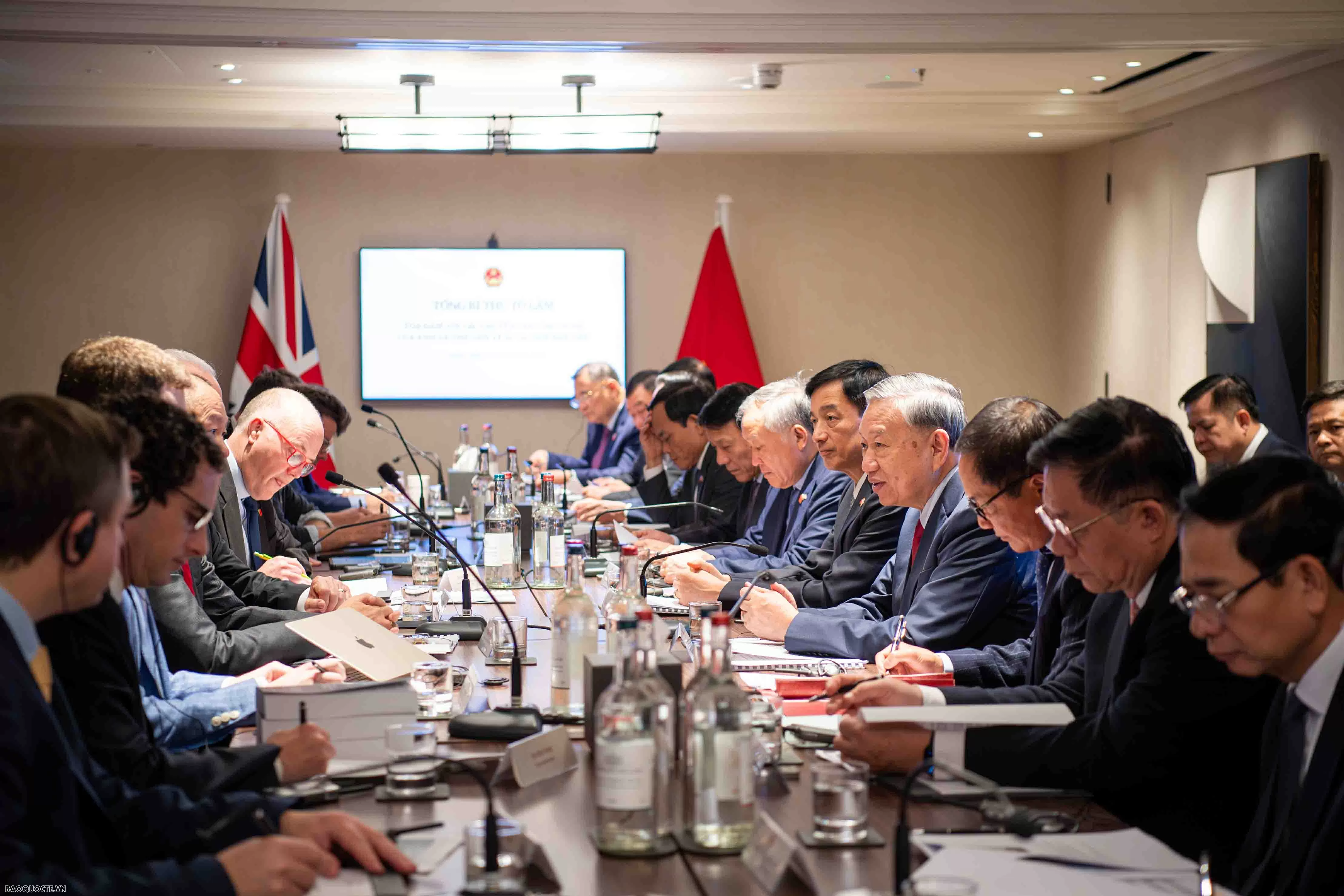 Vietnam ready to embrace and implement new ideas related to AI: General Secretary To Lam